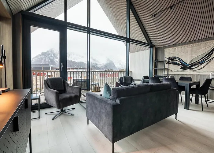 Attraktiv Leilighet Pa Kaikanten I Henningsvaer